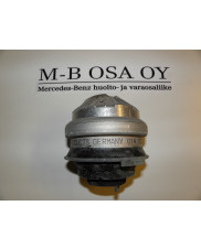 Moottorin kumityyny Vasen W202 C250D Tarvike